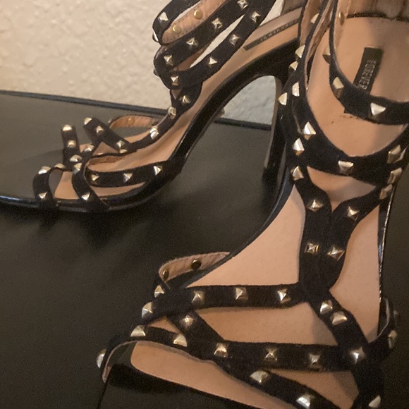 Black and gold studded stilettos - Picture 4 of 4